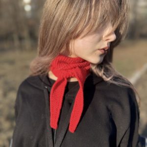 Маленький червоний вʼязаний шарф з кашеміру, ручна робота