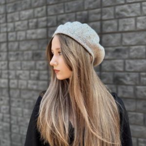 Сірий кашеміровий берет з паєтками, вязаний жіночий берет ручна робота