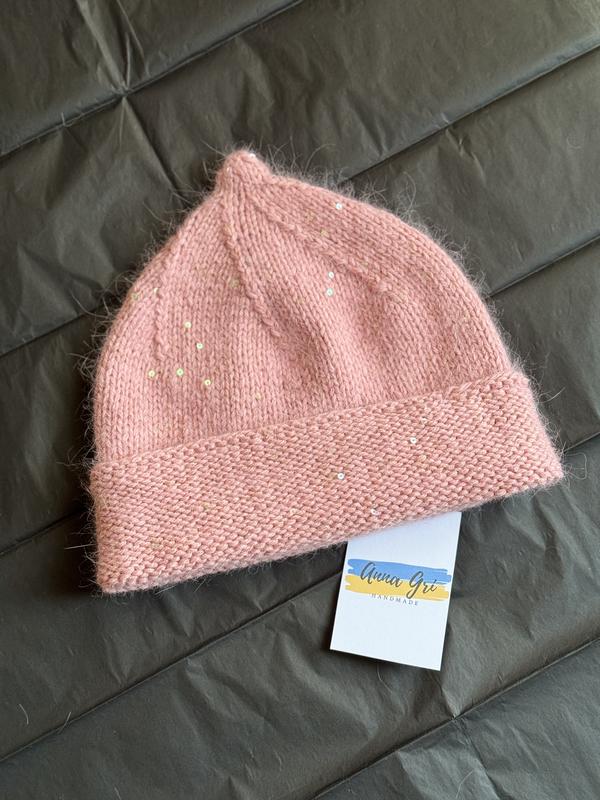 Трендова шапка з пипкою, шапка з пиптиком з хвостиком, ангорова шапка з паєтками - Зображення 6