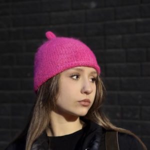 Трендова шапка петелька, рожева неонова шапка з ангори з паєтками, ручна робота