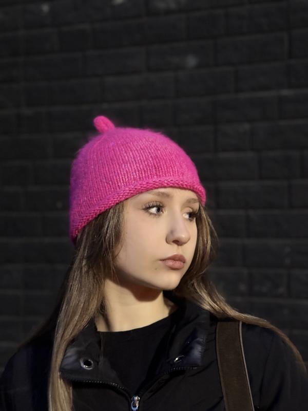 Трендова шапка петелька, рожева неонова шапка з ангори з паєтками, ручна робота