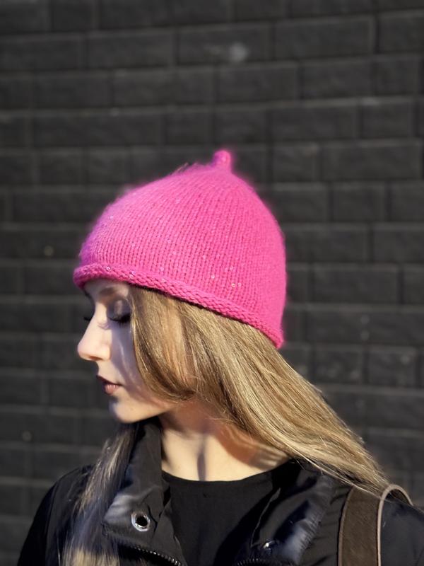 Трендова шапка петелька, рожева неонова шапка з ангори з паєтками, ручна робота - Зображення 3